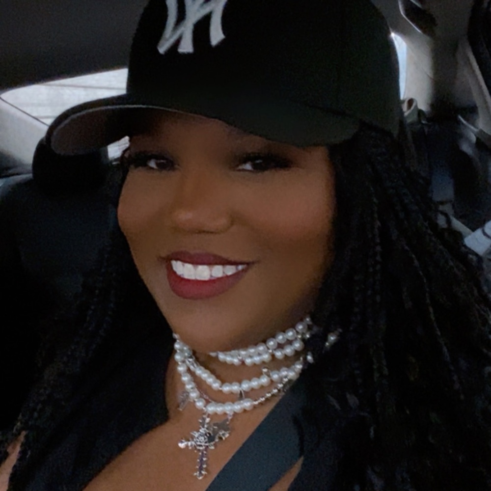 Meet your Posher, Monica